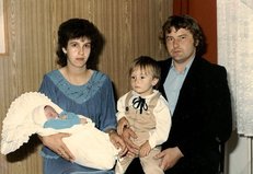 Dne 26. srpna 1989. Manželé Vladimíra a Miroslav Bukovcovi se synem Svatoplukem a synem Miroslavem.